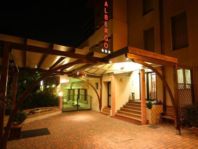 Hotel Montereale Порденоне Екстериор снимка