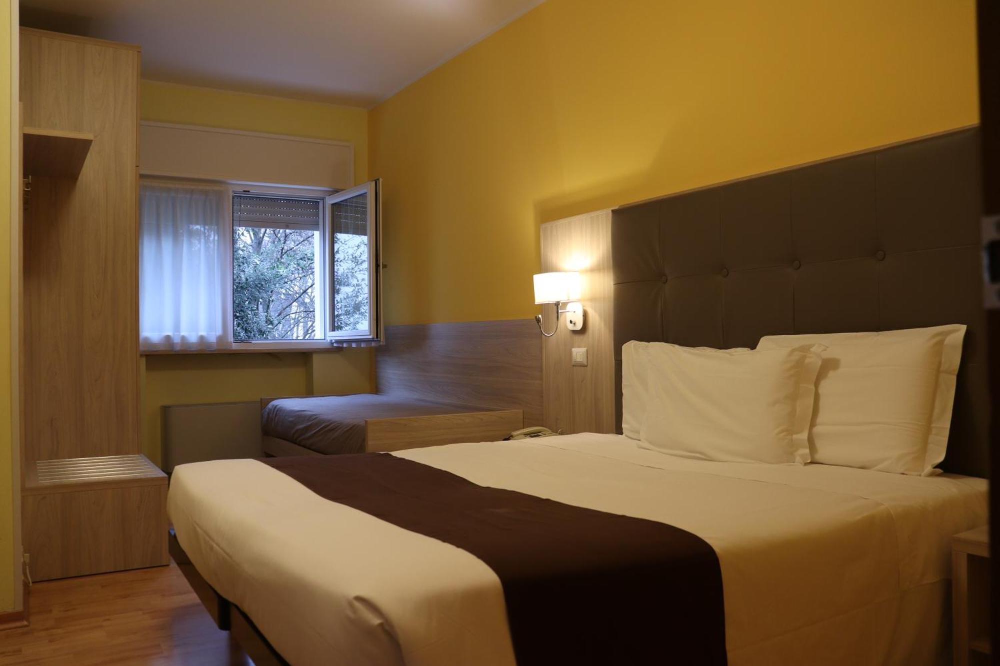 Hotel Montereale Порденоне Екстериор снимка